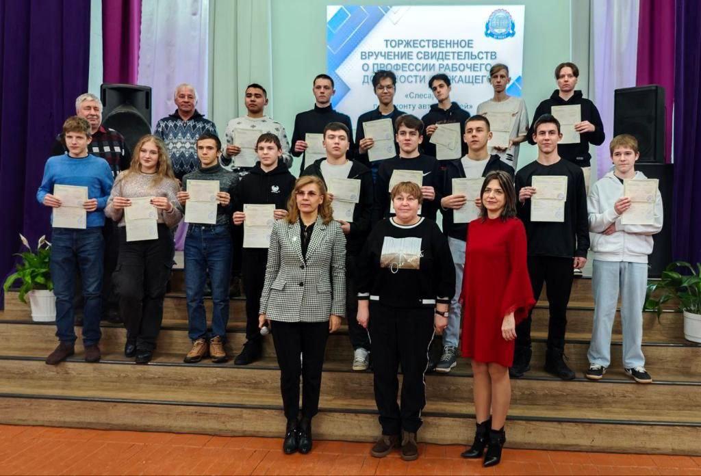 Петропавловские девятиклассники получили профессию автослесаря.
